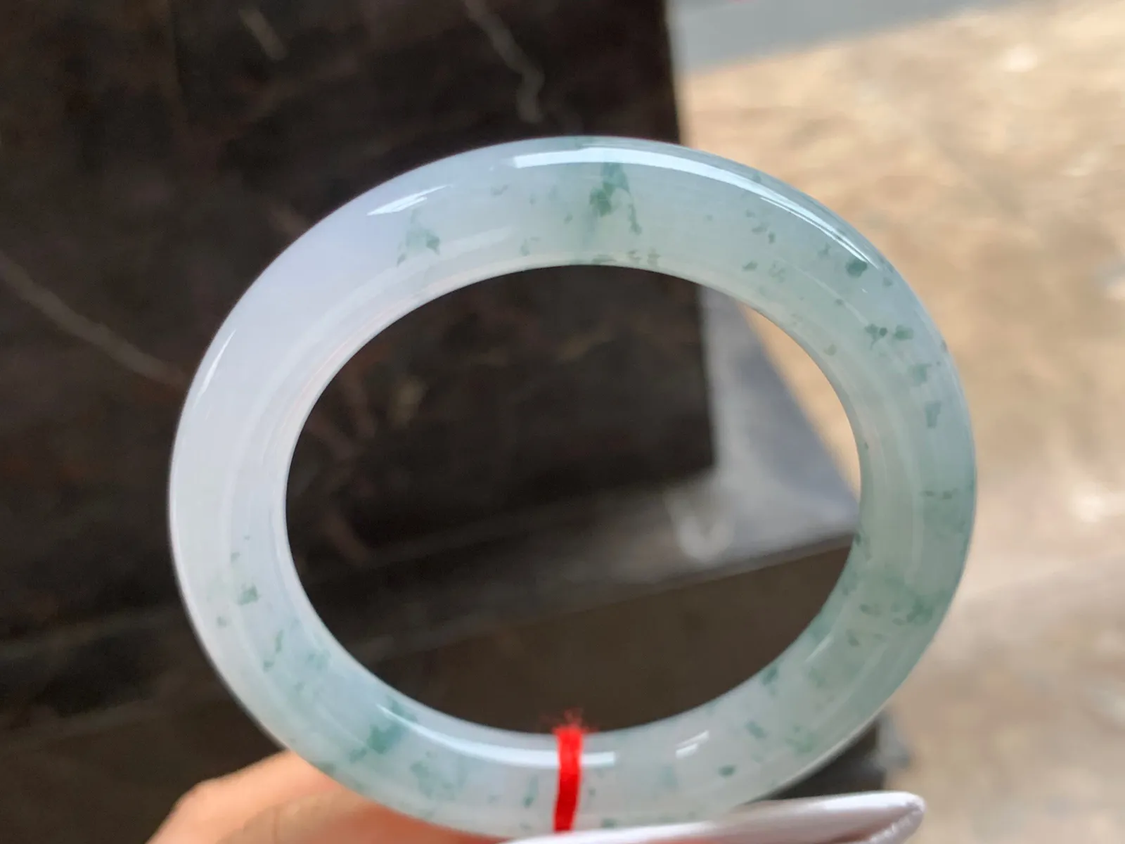 56-10.5mm
冰种飘花圆条手镯 水润冰透 碎花点缀