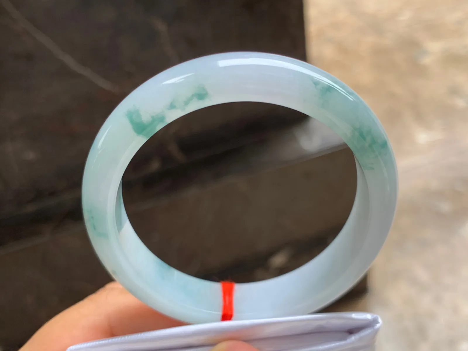 57-12.5-8mm
飘花手镯 底子细腻干净 花色清爽