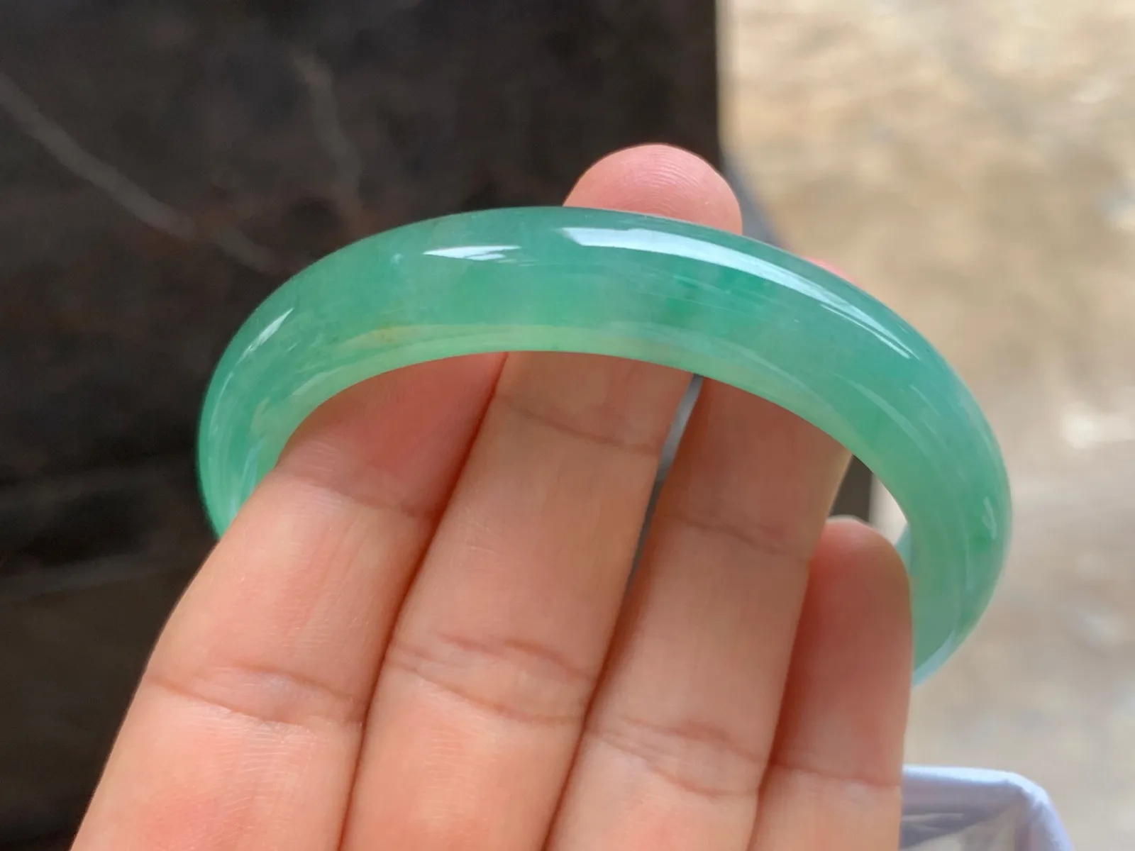 53.5-12-7.5mm
冰种带色贵妃手镯 种好水润 正圈51/52可戴