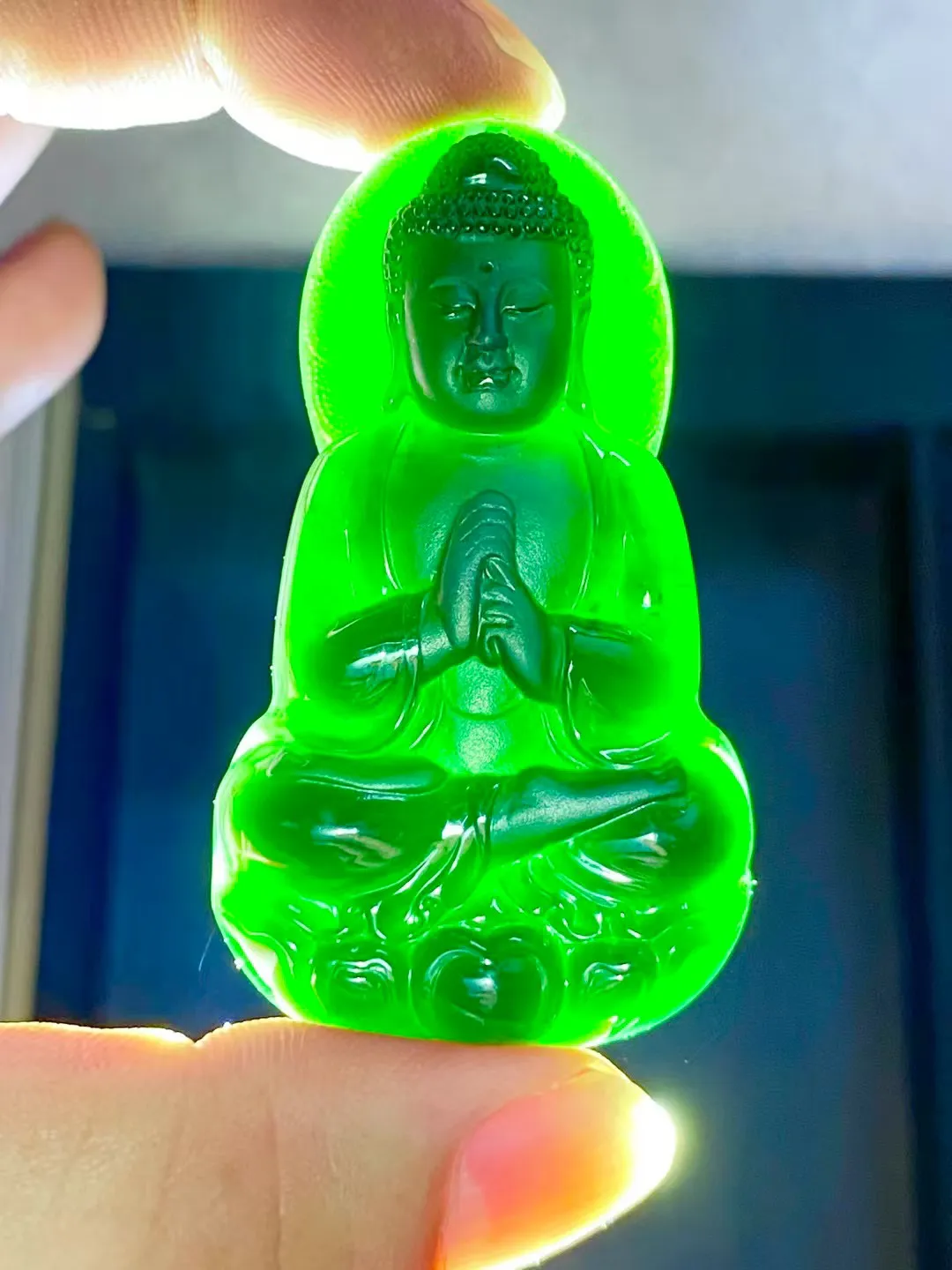 墨翠【大日如来】细腻干净，黑度好，性价比高，雕工精湛，打灯透绿.