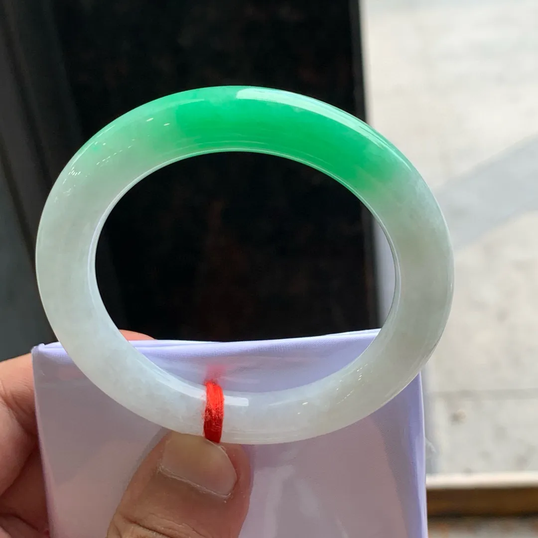 一节阳绿圆条 无瑕 尺寸:52.6/9.9