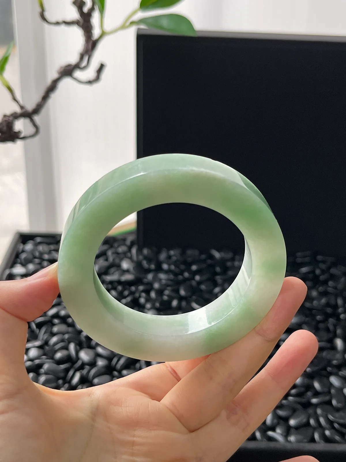 翡翠镯胚带镯心，正圈最大做60.7，圆条最大做56.7