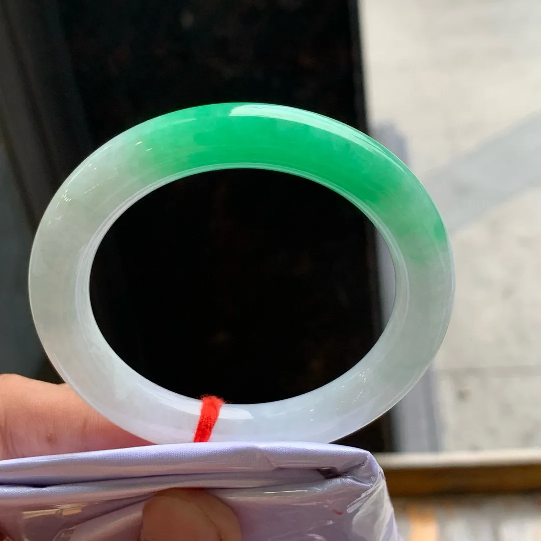 一节阳绿圆条 无瑕 尺寸:52.6/9.9