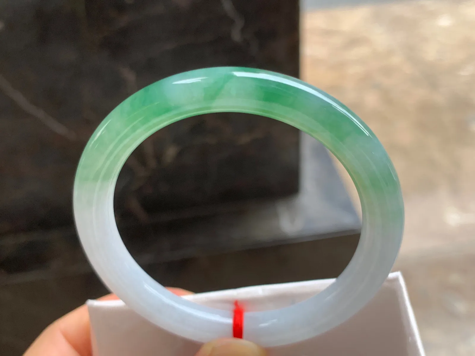 52.5-8mm
飘花圆条手镯 水润绿花 半山半水
