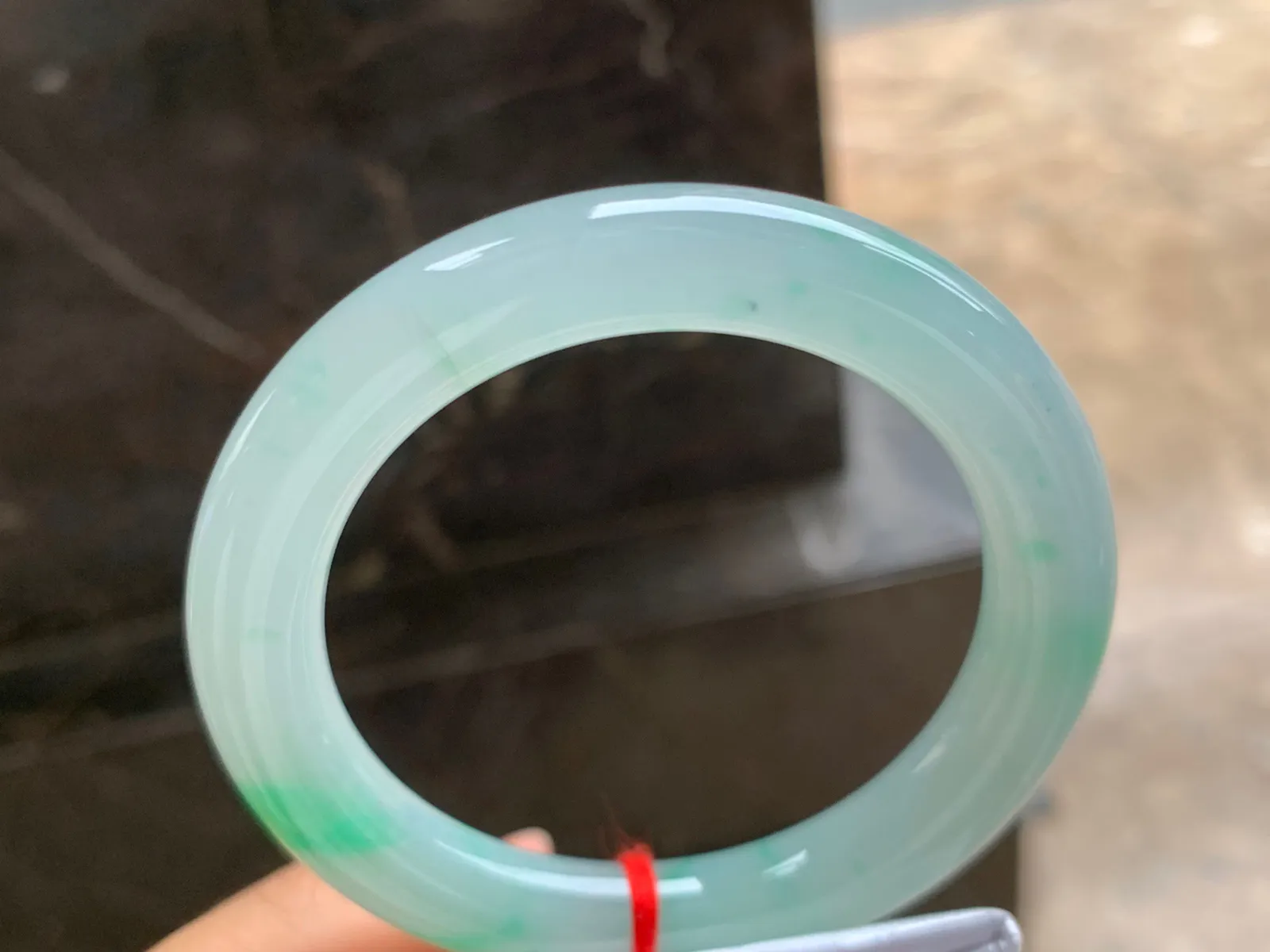 54-9.5mm
冰种带色圆条手镯 水润冰透 清爽