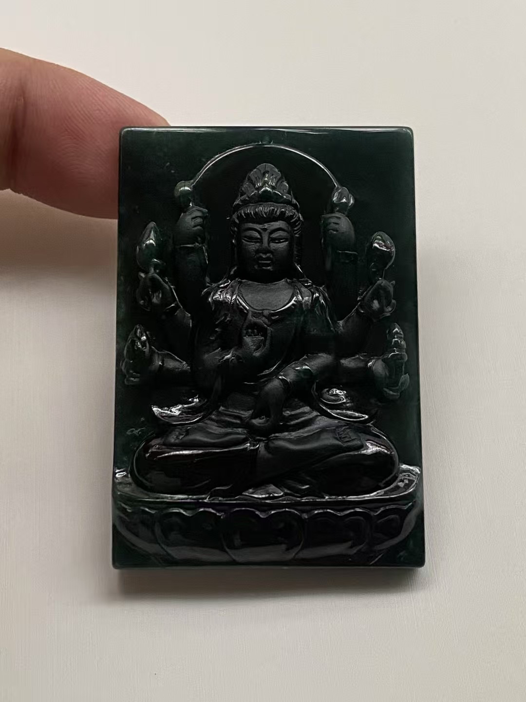 墨翠【千手观音】细腻干净，黑度好，性价比高，雕工精湛，打灯透绿‘