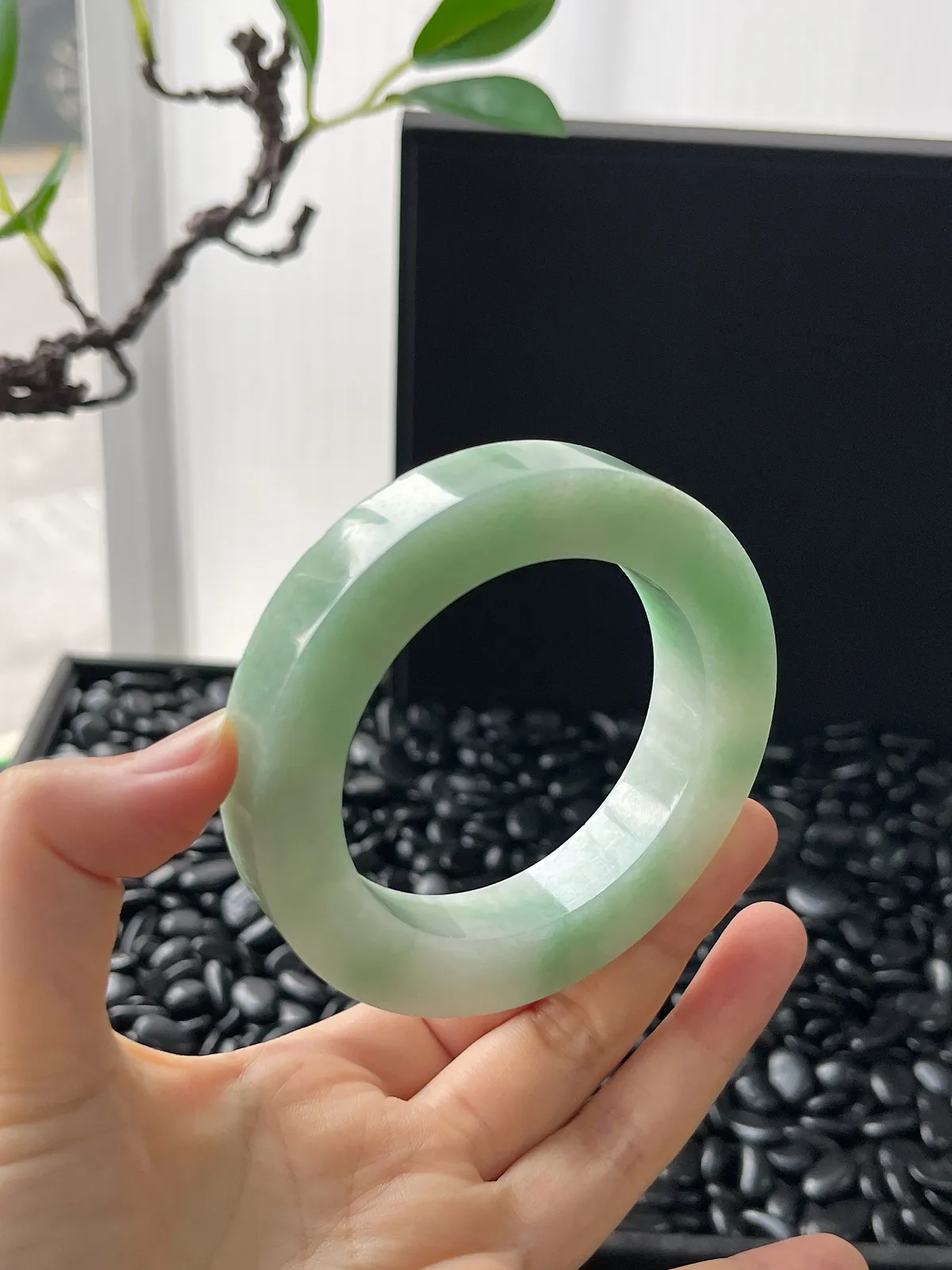 翡翠镯胚带镯心，正圈最大做60.7，圆条最大做56.7