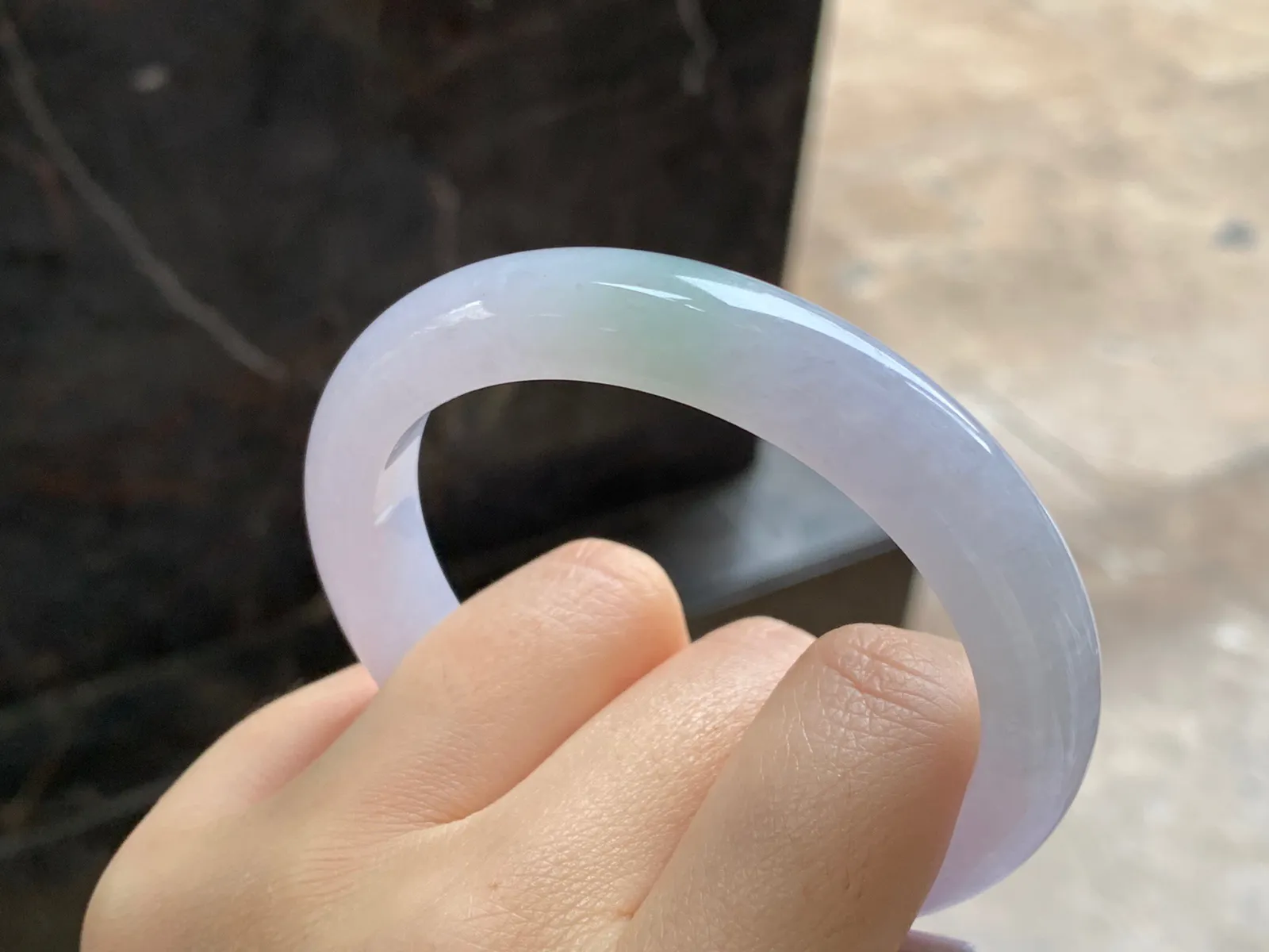 淡春手镯
尺寸：56-10.8-8.4mm
水润十足～干净清秀上手漂亮
