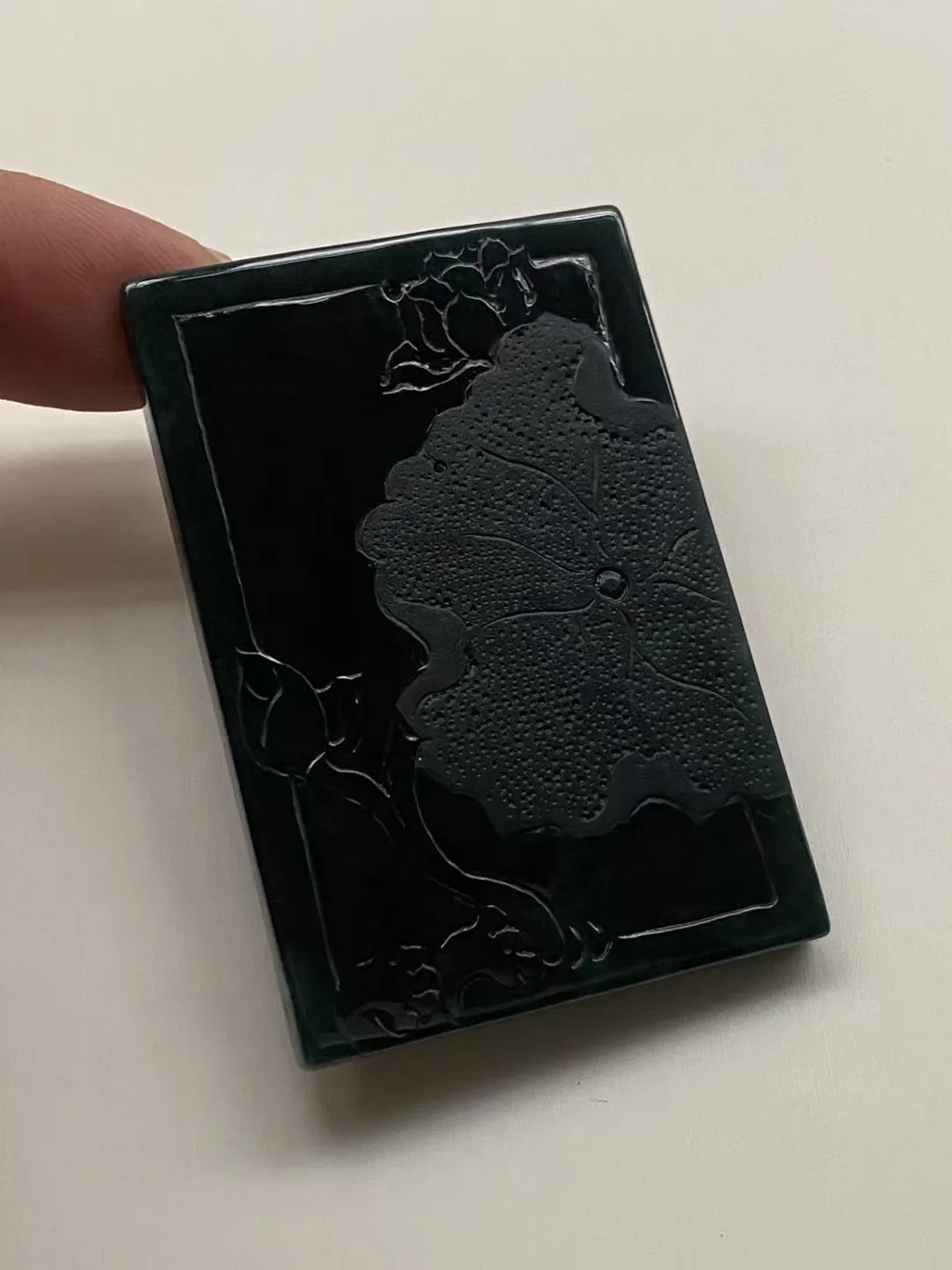 墨翠【龙腾天下】细腻干净，黑度好，性价比高，雕工精湛，打灯透绿.