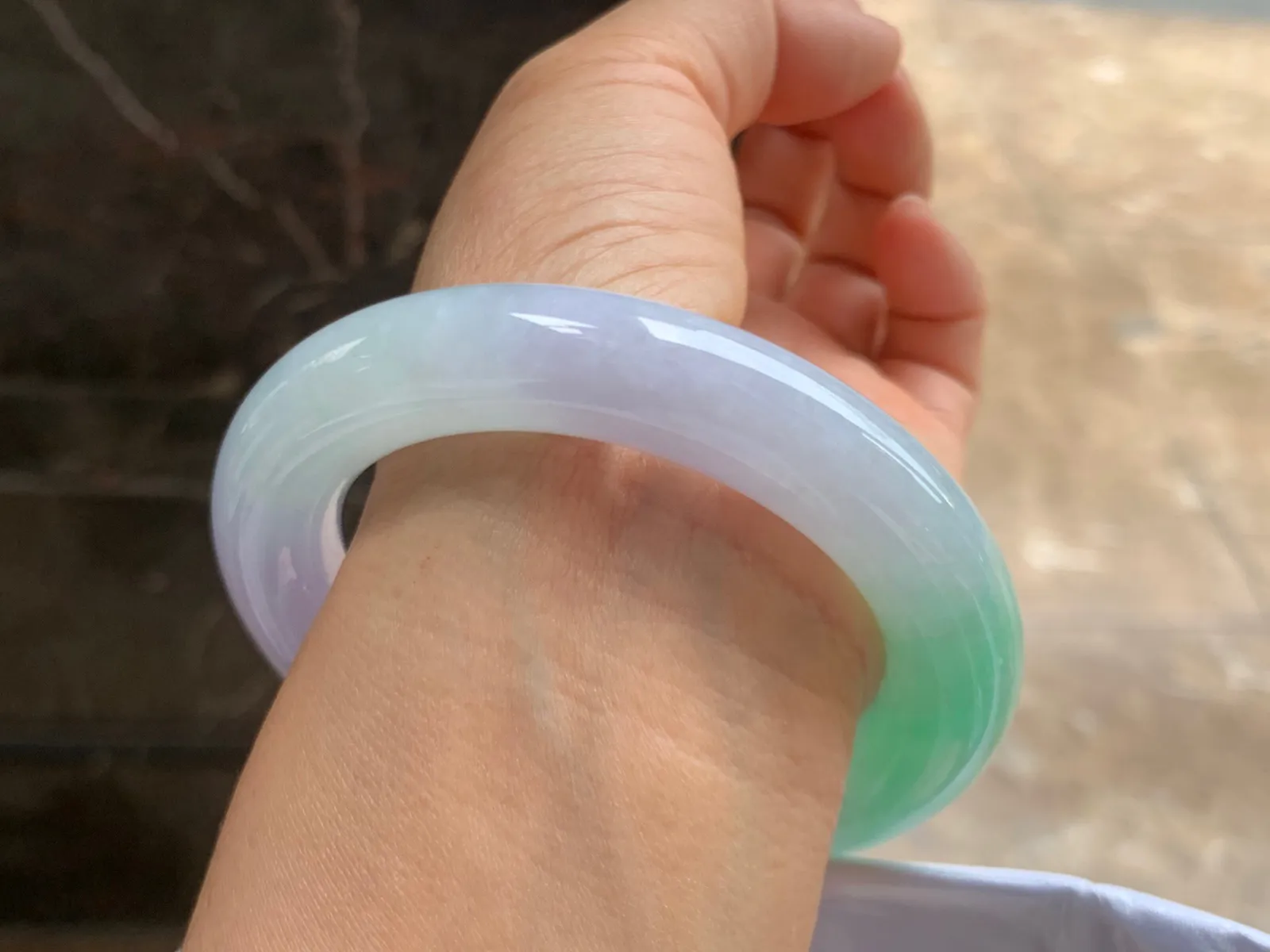 58-13mm
春彩圆条手镯 种好细腻 颜色漂亮 条形优秀