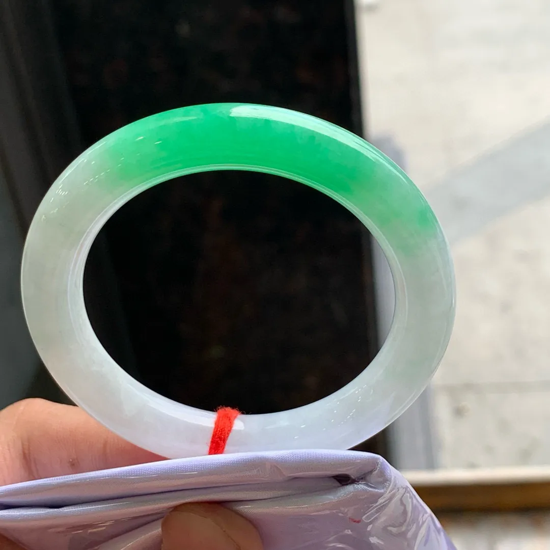 一节阳绿圆条 无瑕 尺寸:52.6/9.9