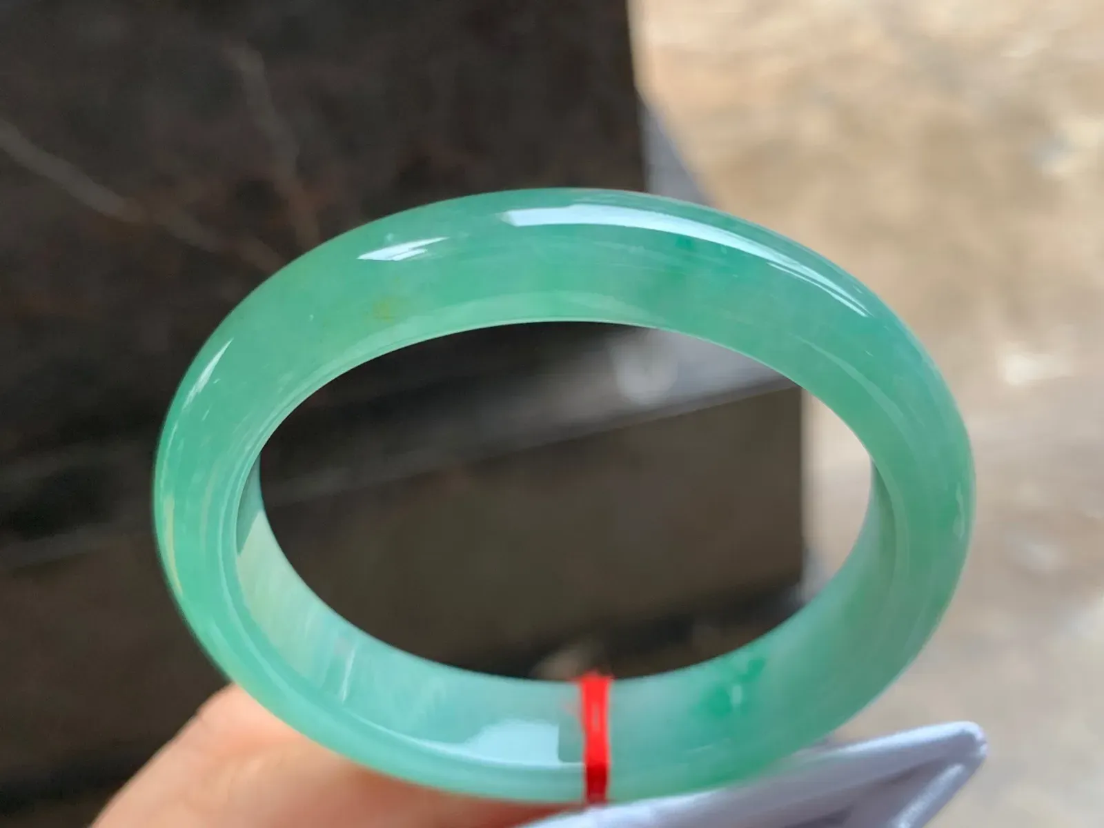 53.5-12-7.5mm
冰种带色贵妃手镯 种好水润 正圈51/52可戴