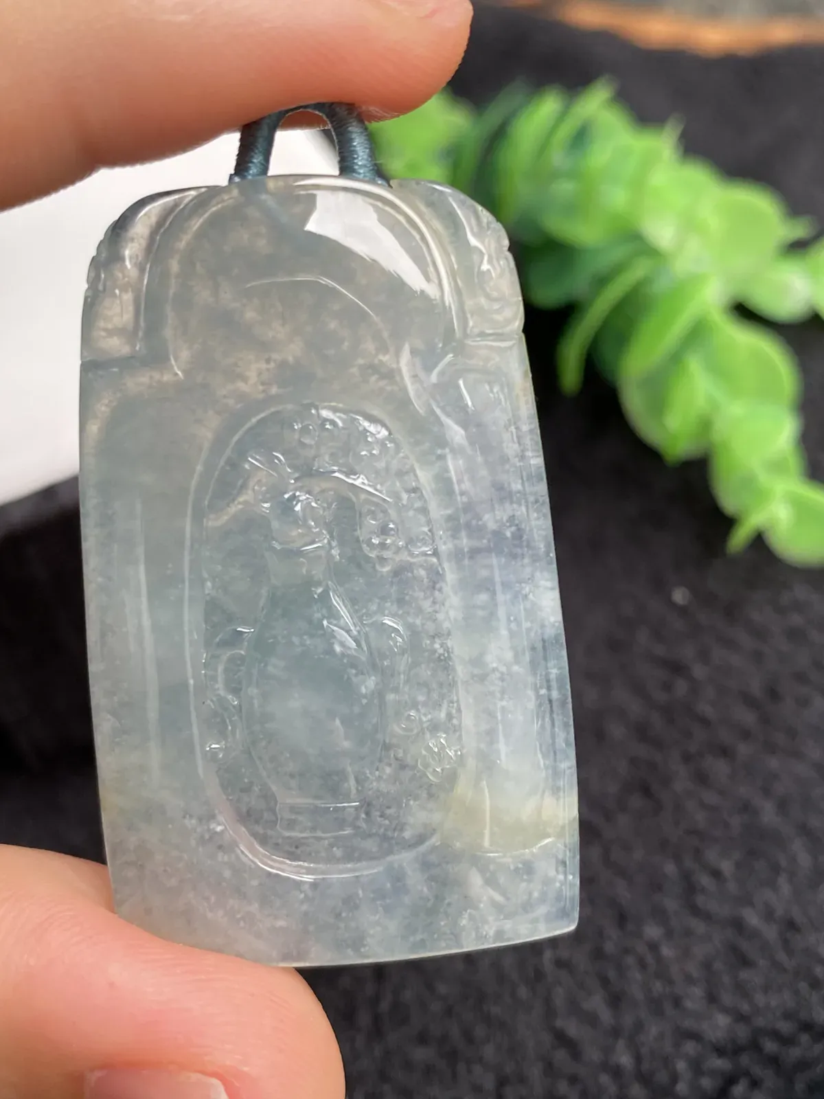 推荐【冰飘雪花️棉平安牌】避雕，飘雪花️棉，意境很美，冰透，起光，水润，细腻，品相佳～～