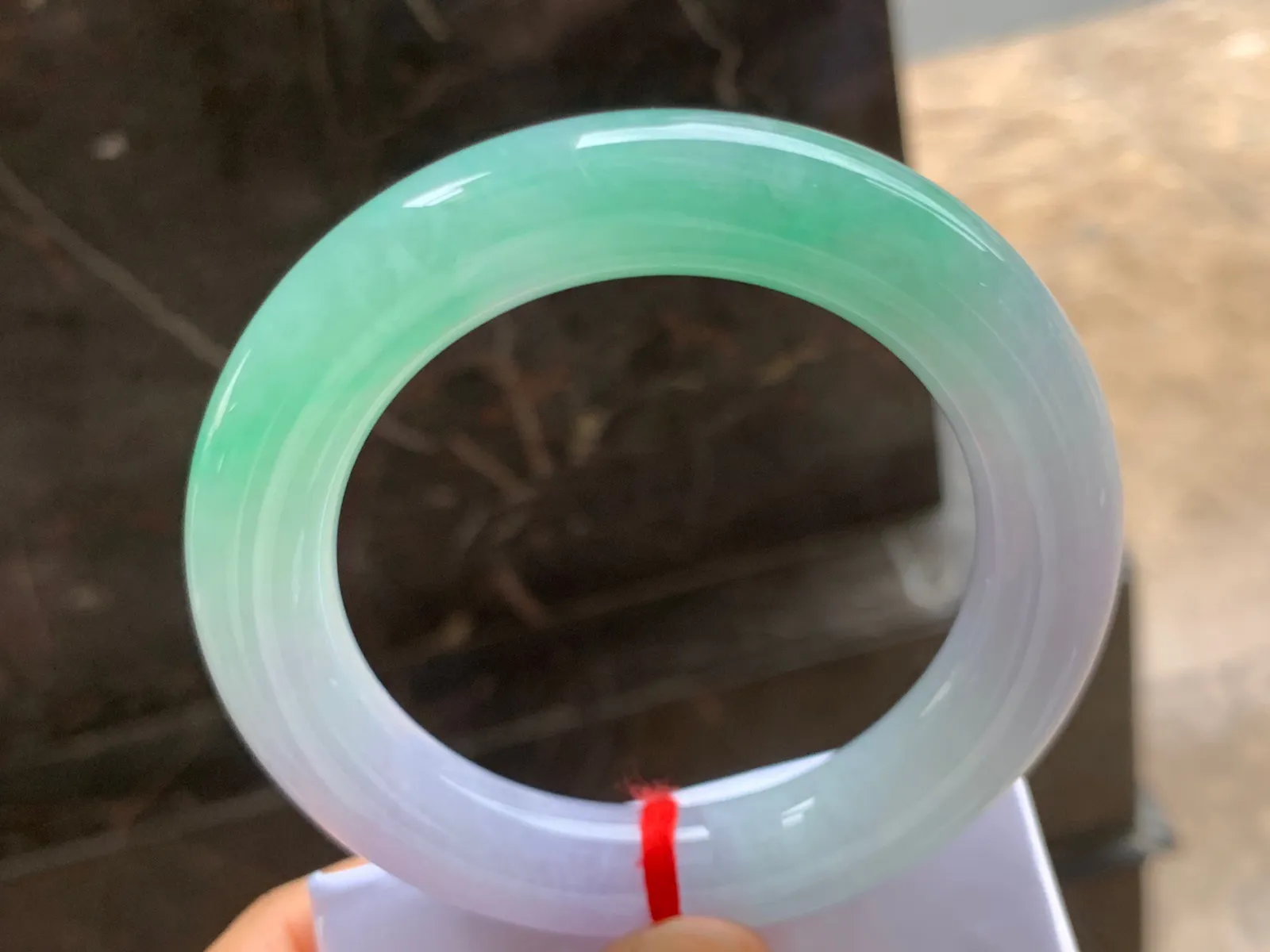 58-13mm
春彩圆条手镯 种好细腻 颜色漂亮 条形优秀
