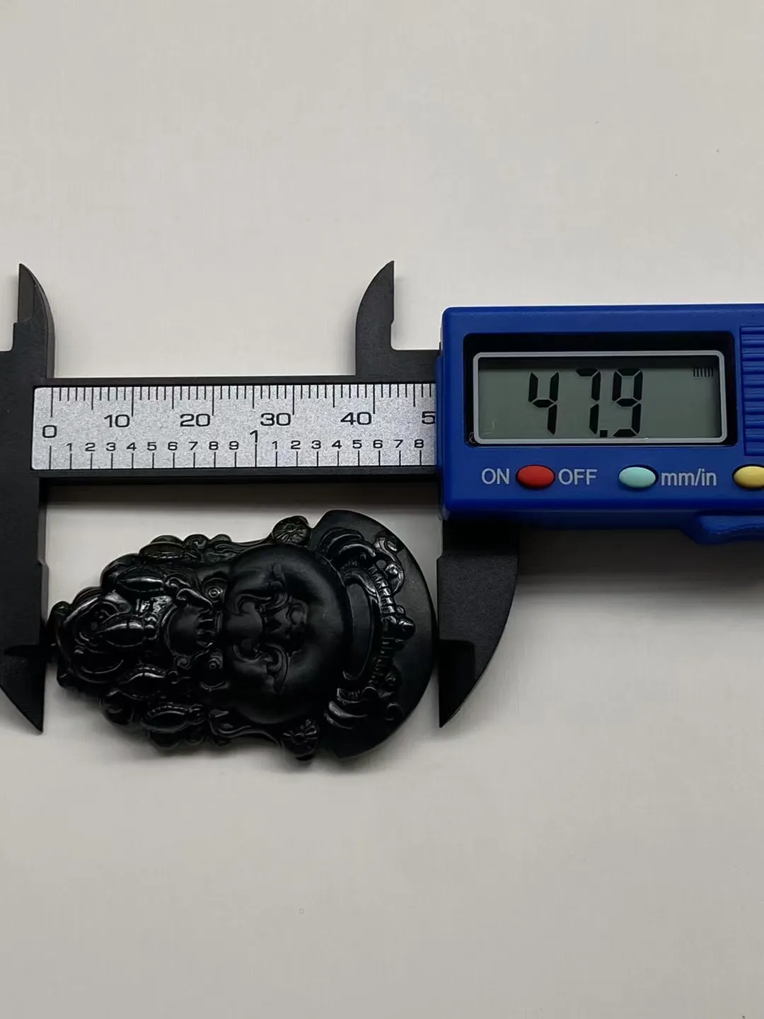 墨翠【黄财神】细腻干净，黑度好，性价比高，雕工精湛，打灯透绿.