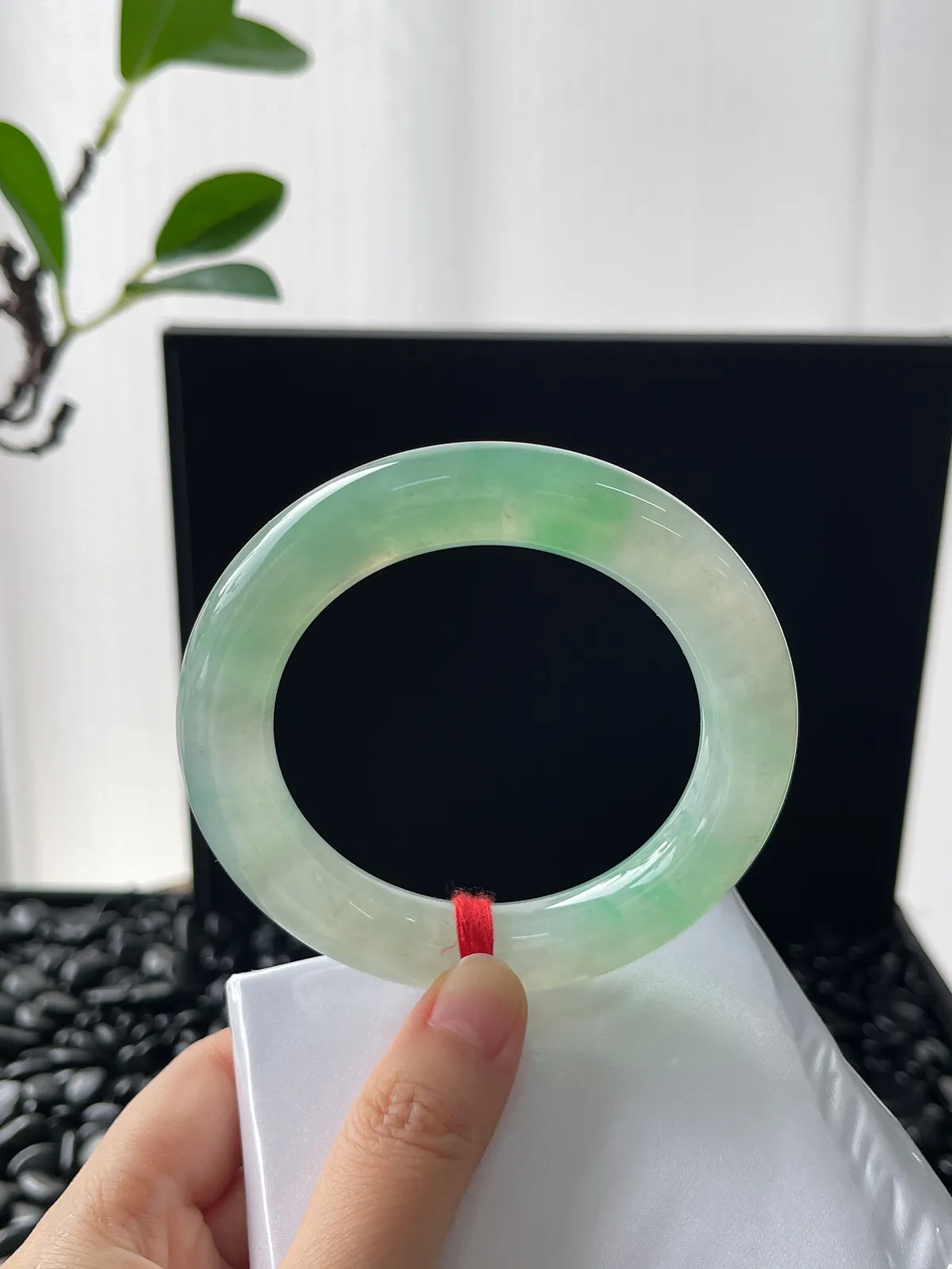 圆镯56.2圈口，翡翠冰种飘花圆条