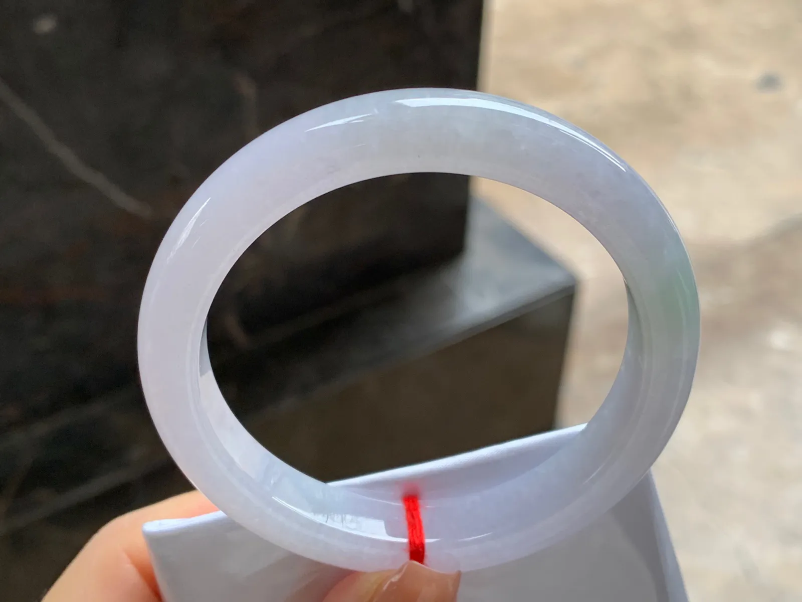 淡春手镯
尺寸：56-10.8-8.4mm
水润十足～干净清秀上手漂亮
