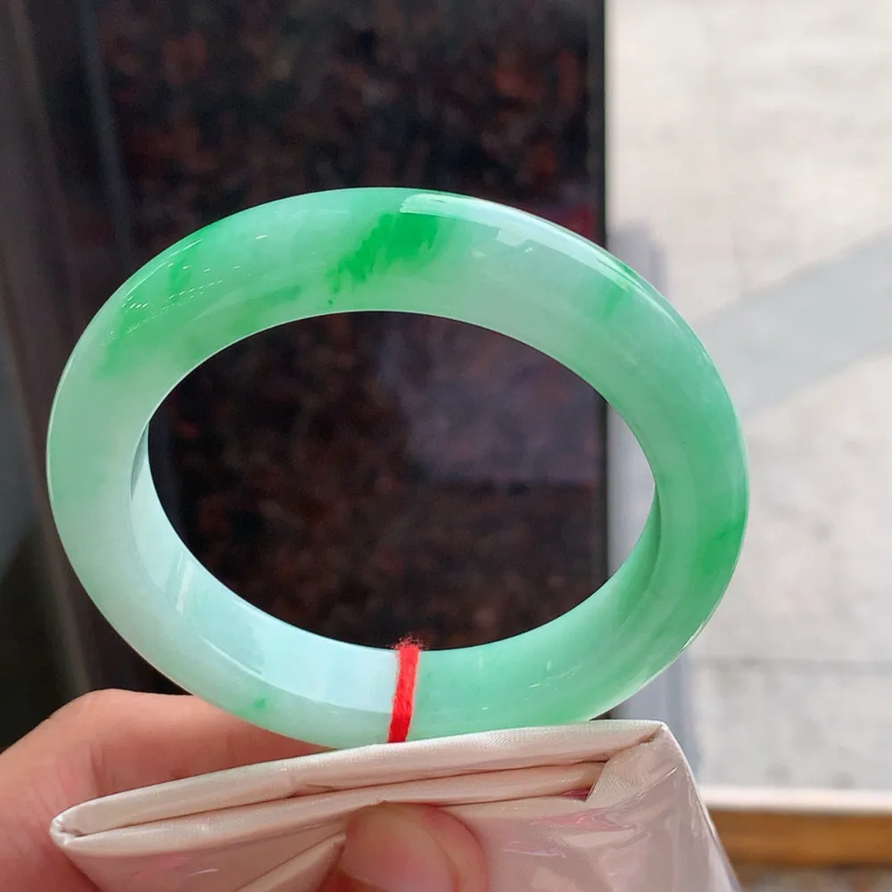 正圈冰糯阳绿 无瑕 尺寸:58.5/12.5/10 色阳️️