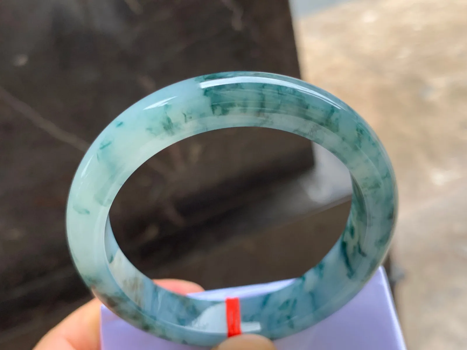 53-12-8mm
飘花贵妃手镯 种好细腻 花色均匀