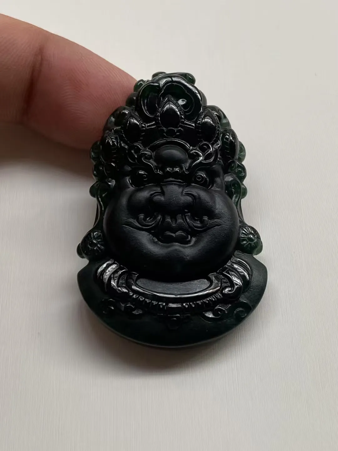 墨翠【黄财神】细腻干净，黑度好，性价比高，雕工精湛，打灯透绿.