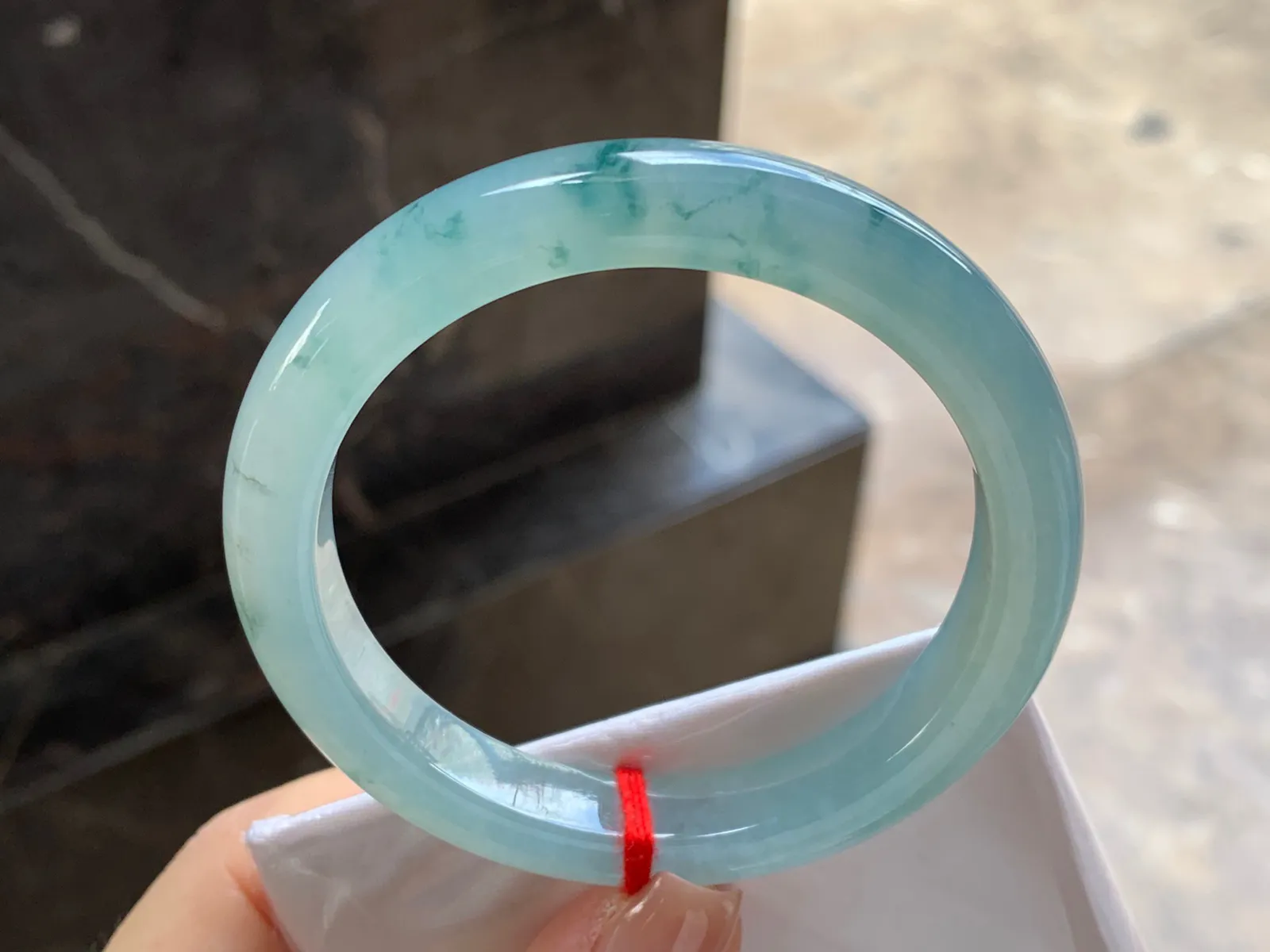 冰飘花手镯
尺寸：55.8-10.2-8.5mm
飘碎花很好看推荐