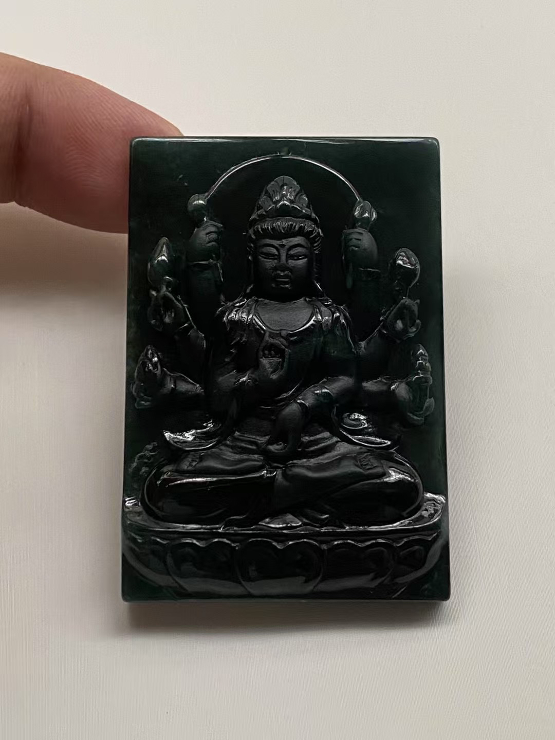 墨翠【千手观音】细腻干净，黑度好，性价比高，雕工精湛，打灯透绿‘