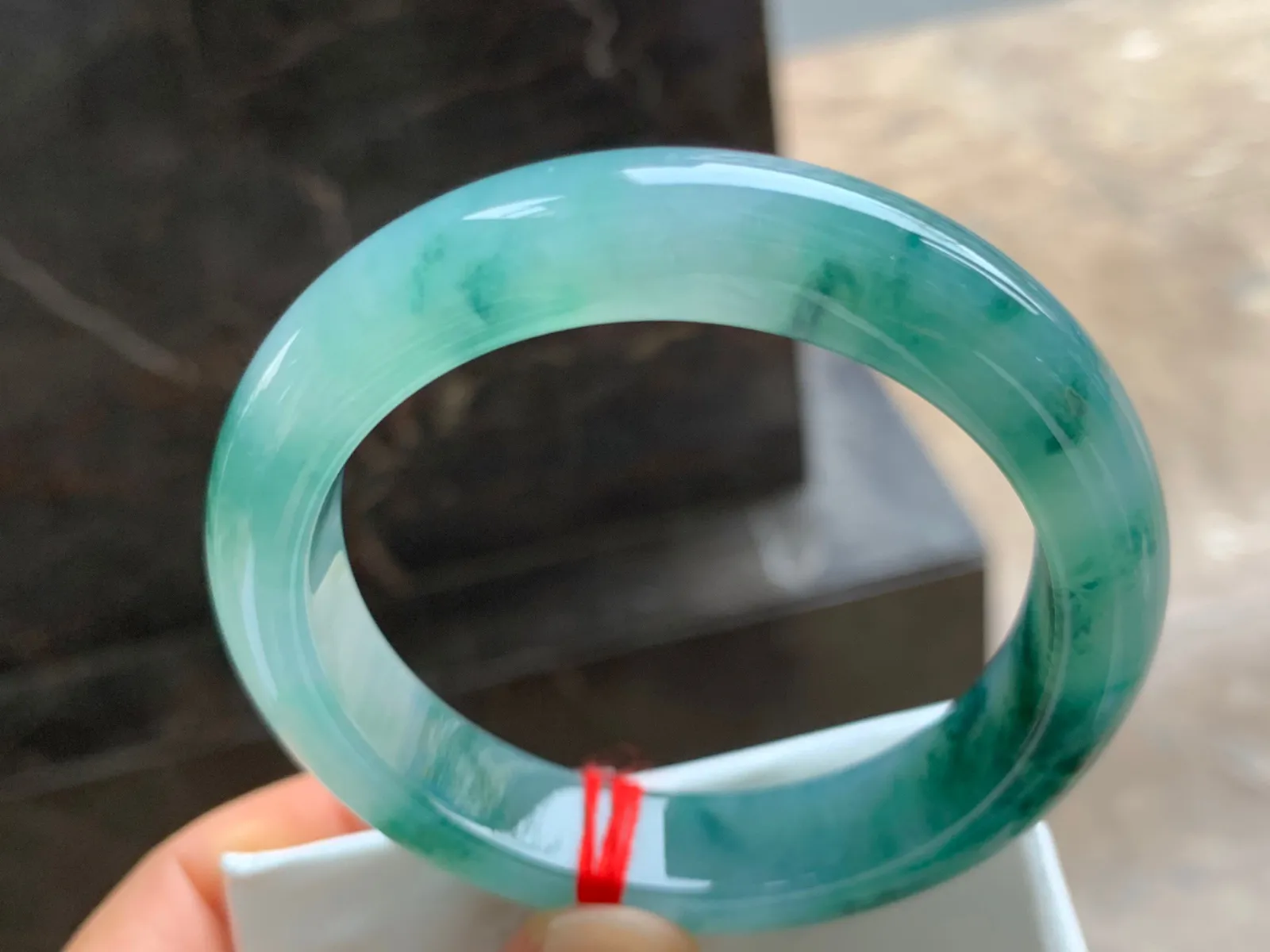 56-12-9mm
冰种飘花手镯 水润冰透 花色漂亮