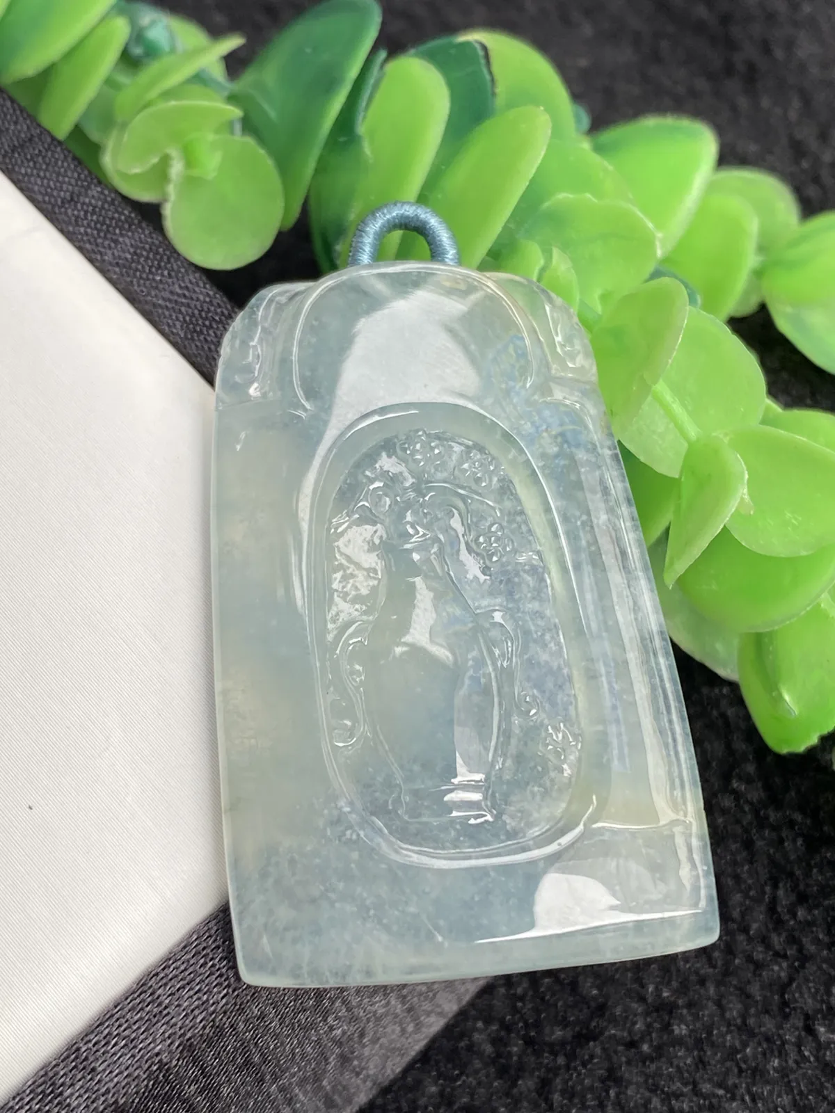 推荐【冰飘雪花️棉平安牌】避雕，飘雪花️棉，意境很美，冰透，起光，水润，细腻，品相佳～～