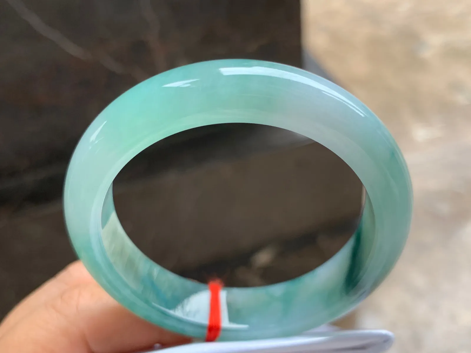 51.5-12.5-8mm
飘花手镯 底子细腻 水润色花 小手专属 性价比推荐