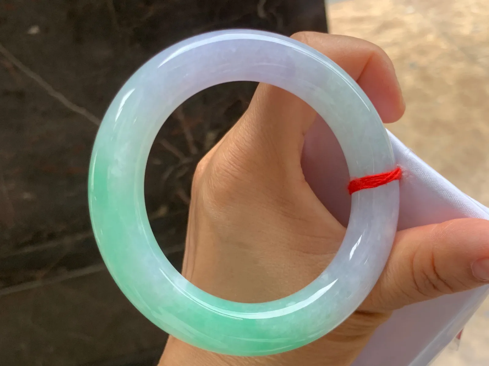 58-13mm
春彩圆条手镯 种好细腻 颜色漂亮 条形优秀