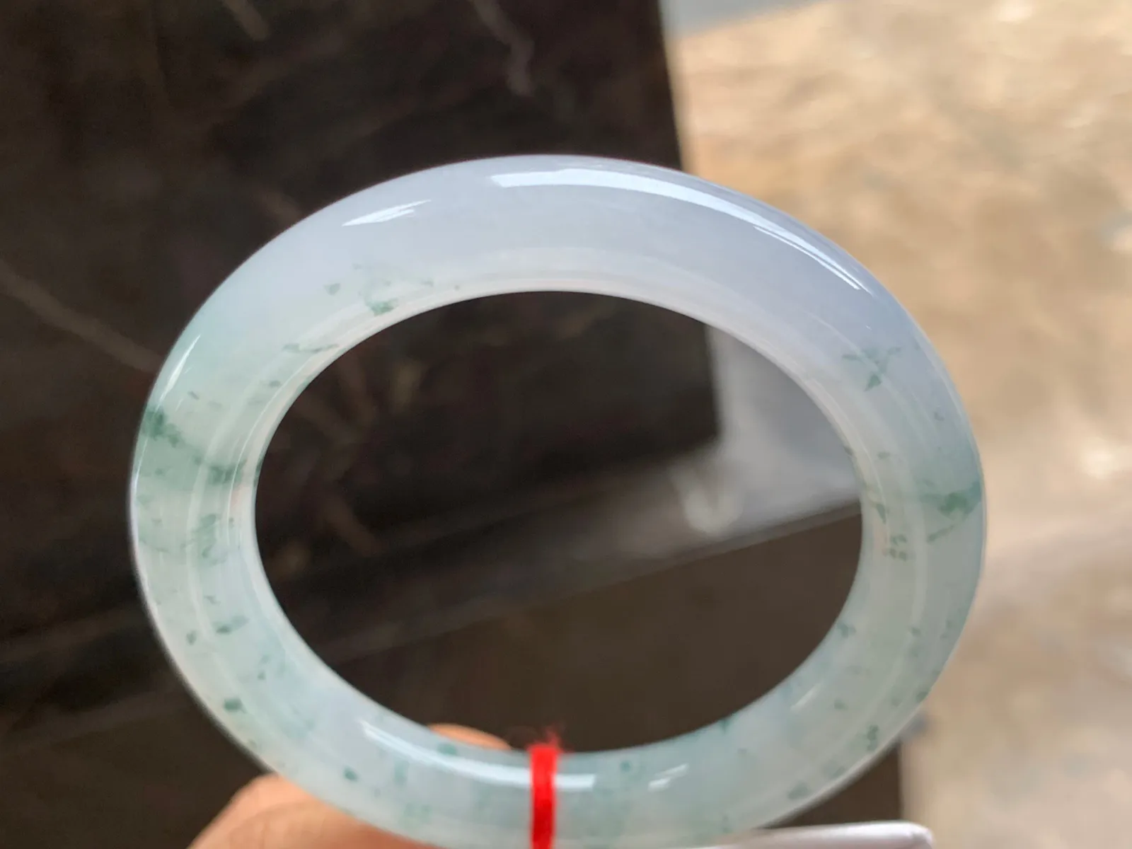 56-10.5mm
冰种飘花圆条手镯 水润冰透 碎花点缀