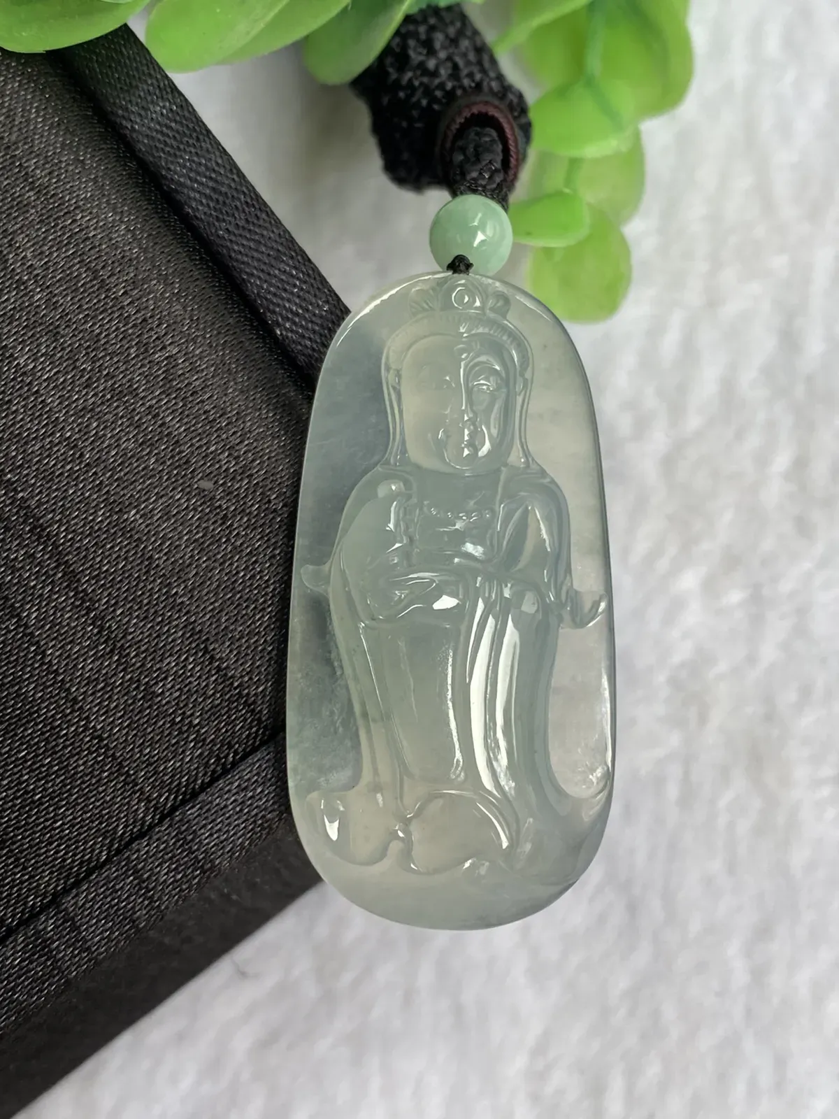 推荐【冰飘花观音】超冰透，无纹裂，衣袂处飘一点点花，水润，超细腻，起胶，品相佳～～厚装～～