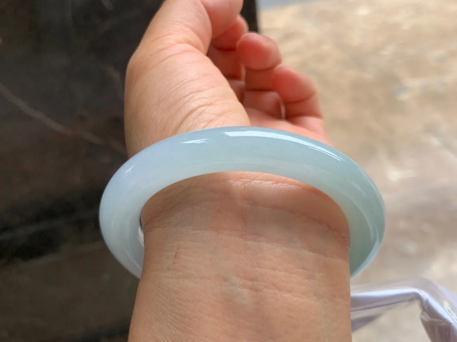55.5-10mm
黄翡圆条手镯 种好细腻 颜色漂亮