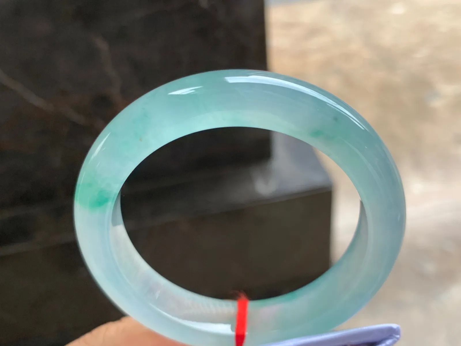 54-12.5-9mm
冰种飘绿手镯 水润冰透 胶感满满