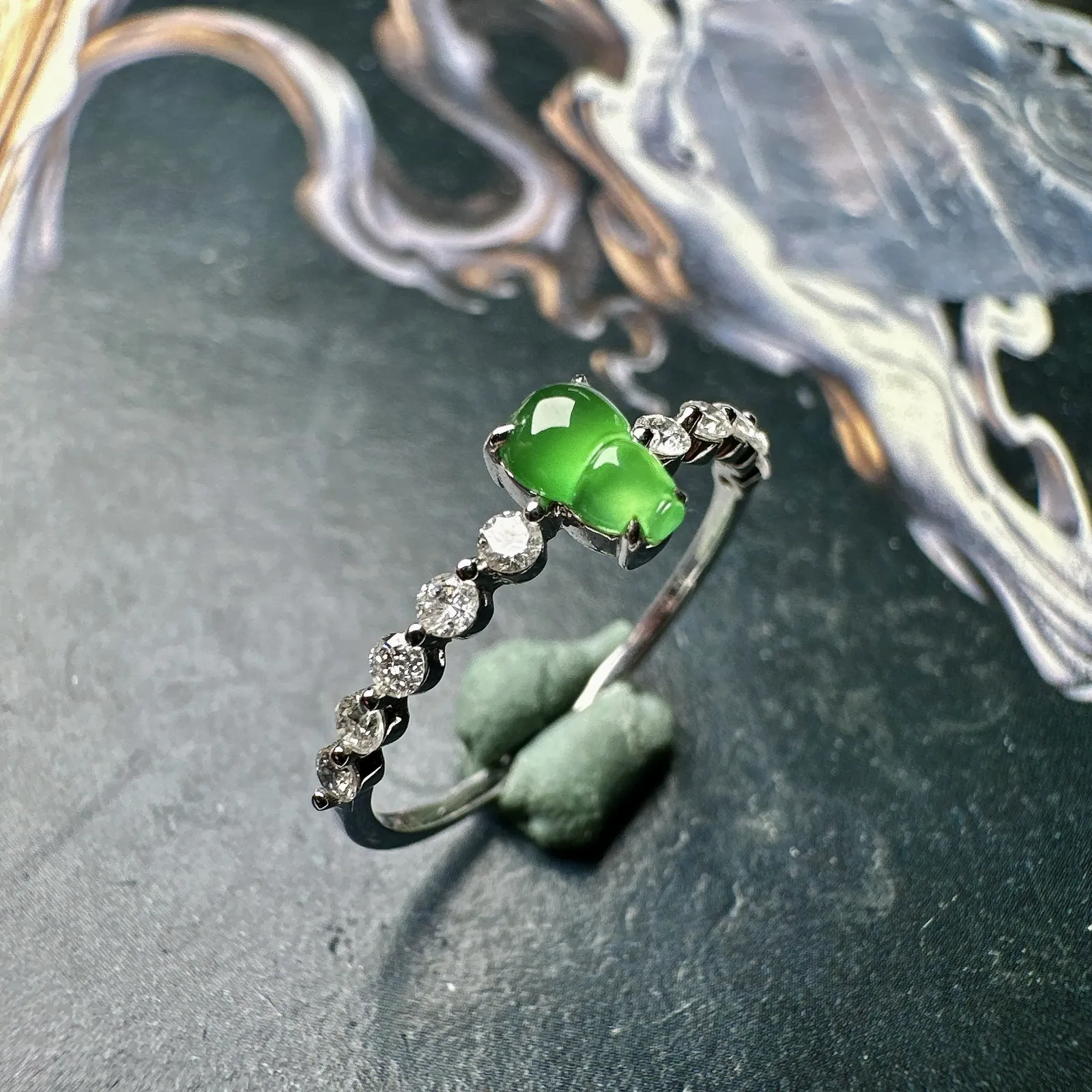 【冰种满绿葫芦戒指】小精品，种水上乘，阳绿色泽，纯净通透，18k金钻精美镶嵌，裸石尺寸5.6*3.5*2.6毫米，圈口可改
