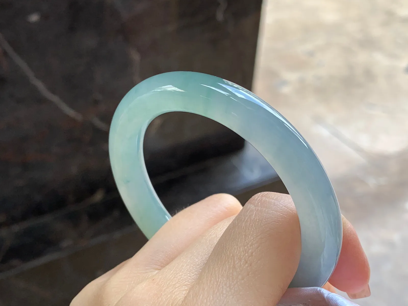 晴水圆条手镯
尺寸：53.5-9.8mm
种水好 干净清秀 很耐看的料子