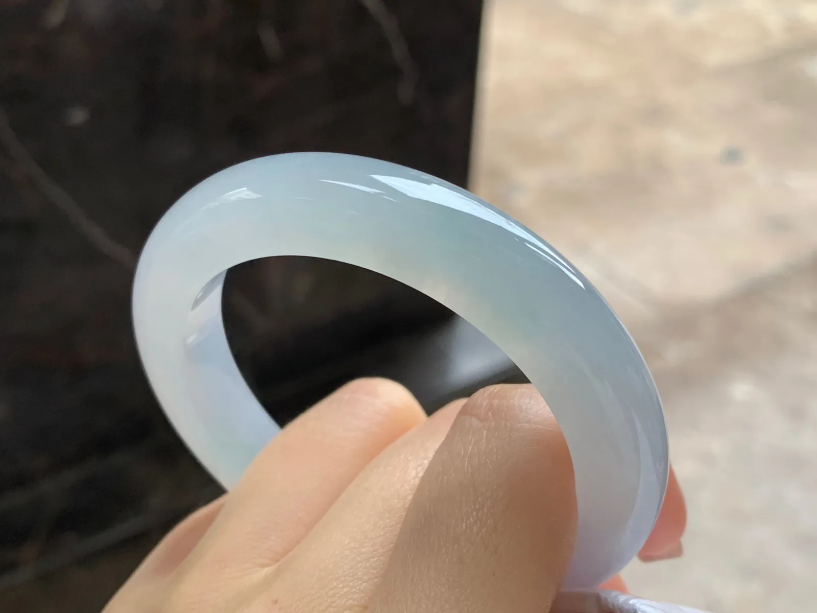 糯冰种手镯
尺寸：55-10.6-9.7mm
种水好 小清新 纯纯的一支上手好看
