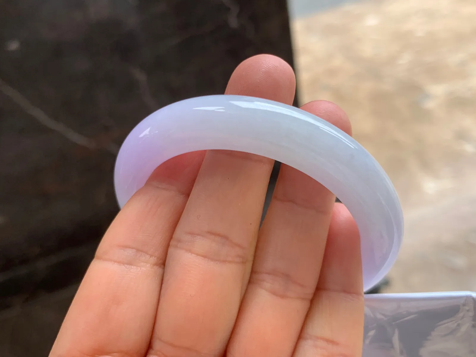 51-12-8.5mm
紫罗兰手镯 底子细腻 颜色漂亮