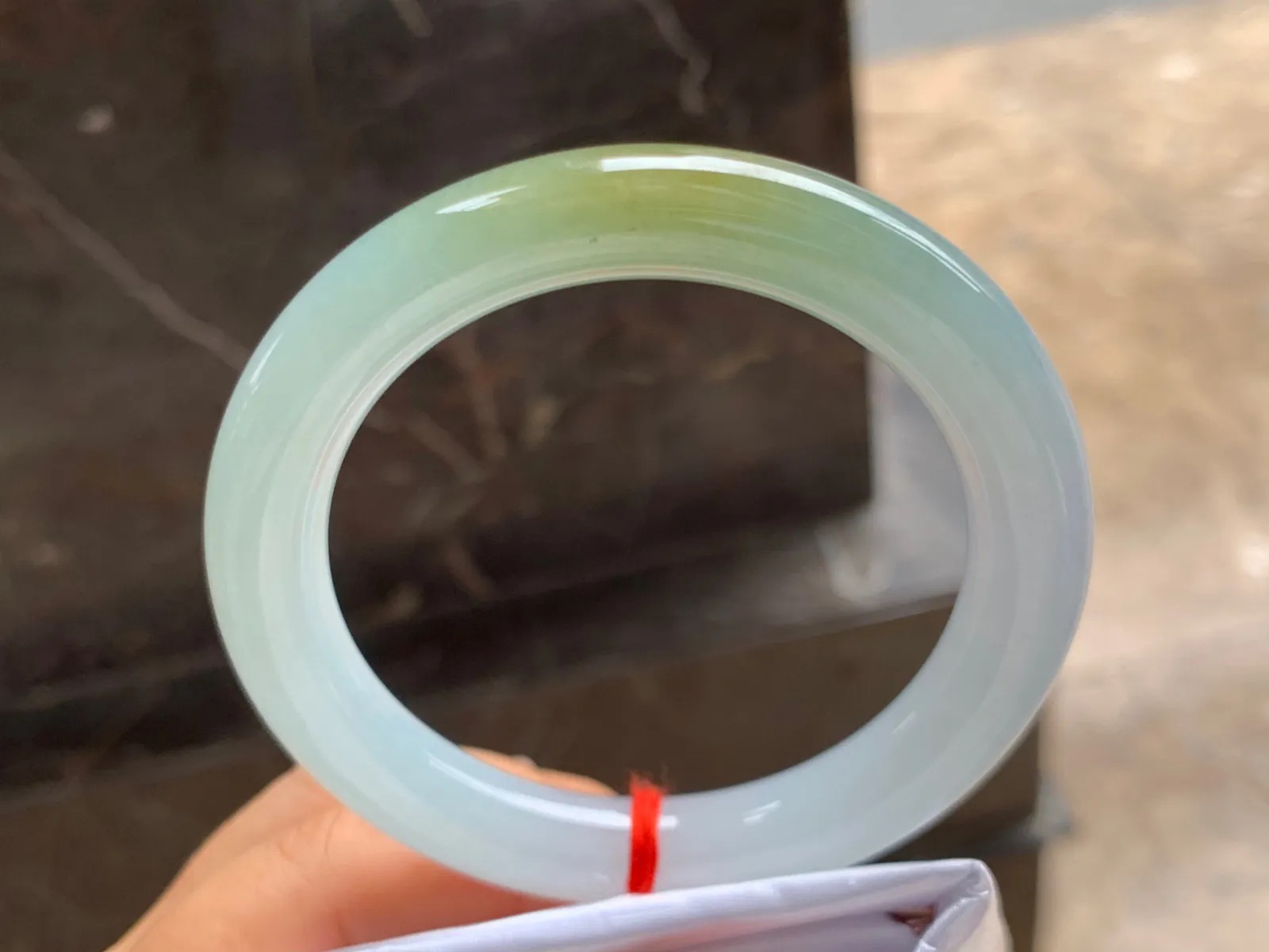 55.5-10mm
黄翡圆条手镯 种好细腻 颜色漂亮