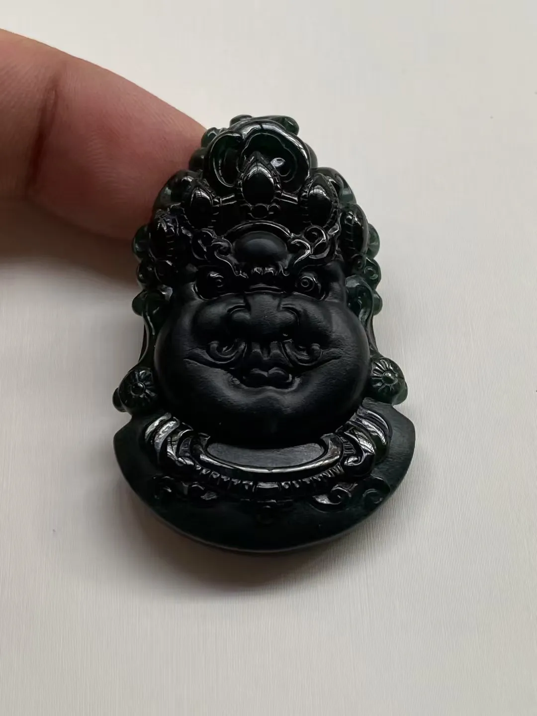 墨翠【黄财神】细腻干净，黑度好，性价比高，雕工精湛，打灯透绿.