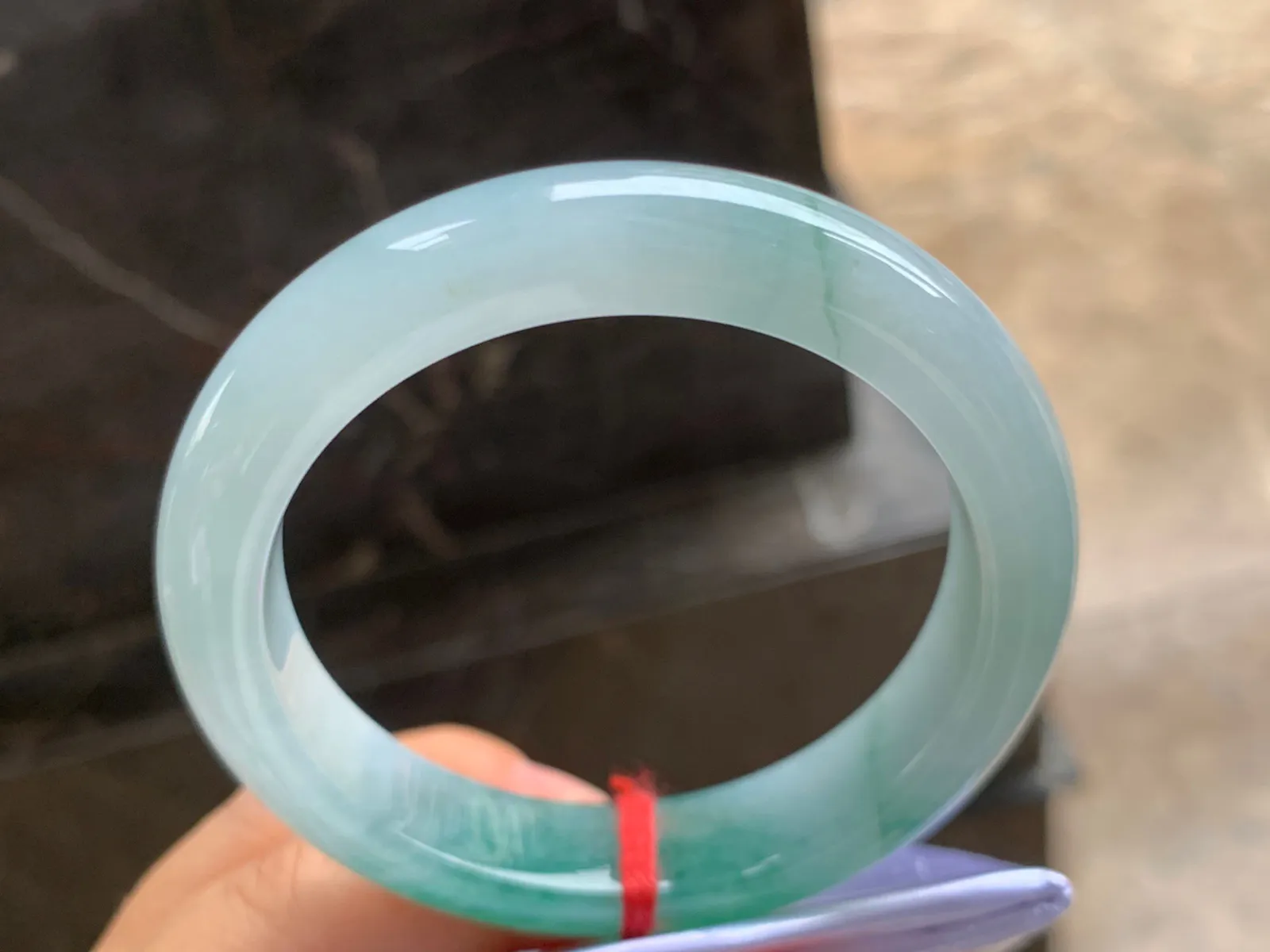 55.5-12.5-8.5mm
带色手镯 种好水润 半山半水 上手漂亮