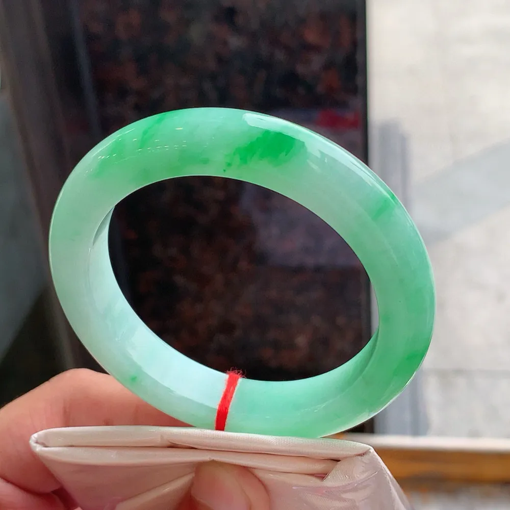 正圈冰糯阳绿 无瑕 尺寸:58.5/12.5/10 色阳️️