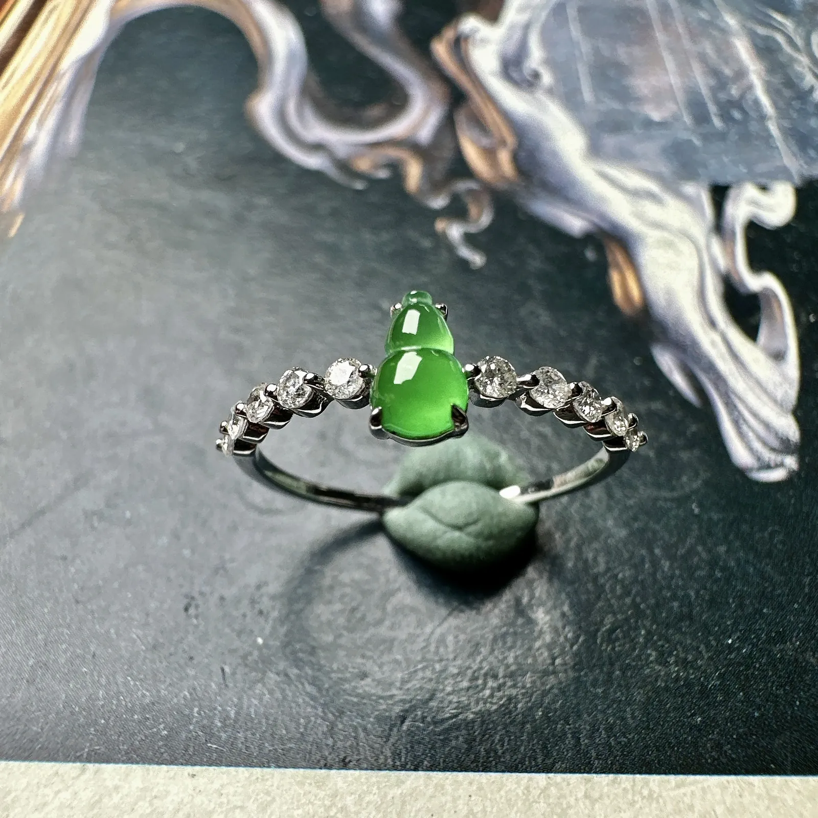 【冰种满绿葫芦戒指】小精品，种水上乘，阳绿色泽，纯净通透，18k金钻精美镶嵌，裸石尺寸5.6*3.5