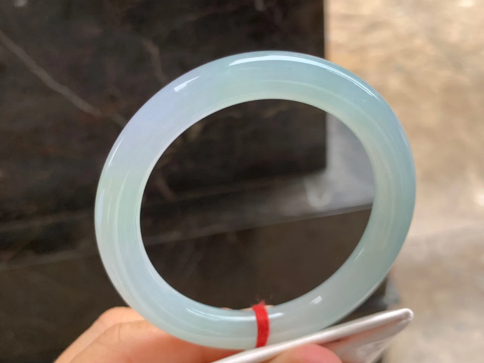 54.5-9.5mm
冰种圆条手镯 带底色 冰透胶润 上手秀美灵动
