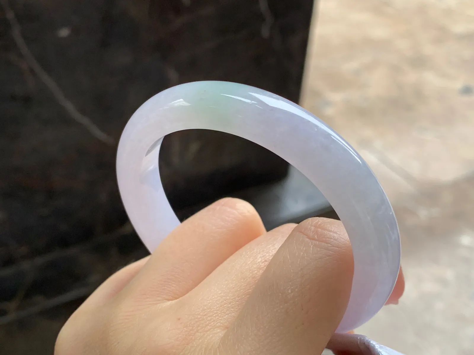 淡春手镯
尺寸：56-10.8-8.4mm
水润十足～干净清秀上手漂亮