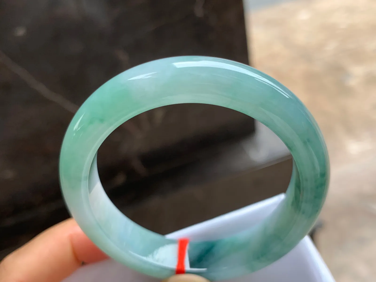 51.5-12.5-8mm
飘花手镯 底子细腻 水润色花 小手专属 性价比推荐
