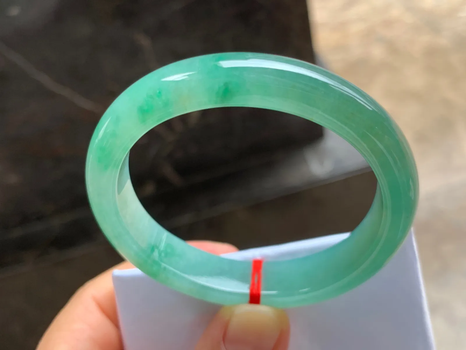 53.5-12-7.5mm
冰种带色贵妃手镯 种好水润 正圈51/52可戴