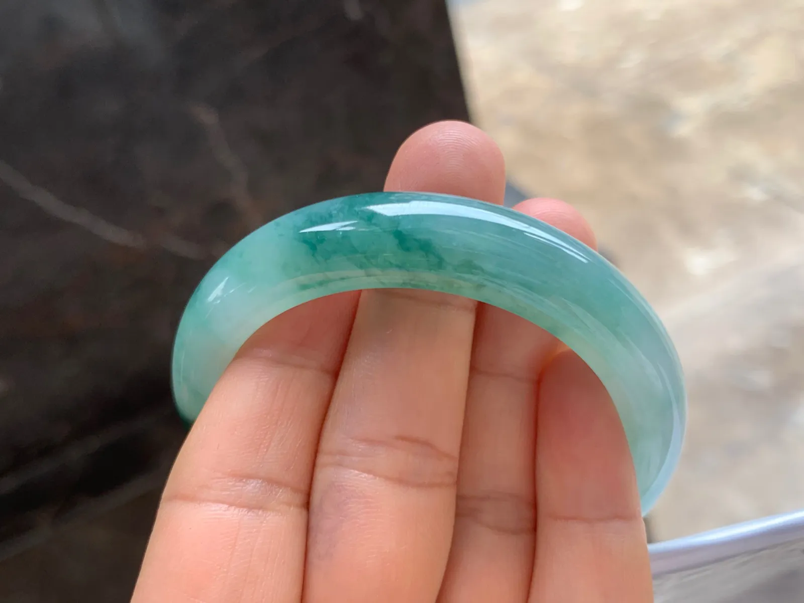 51.5-12.5-8mm
飘花手镯 底子细腻 水润色花 小手专属 性价比推荐