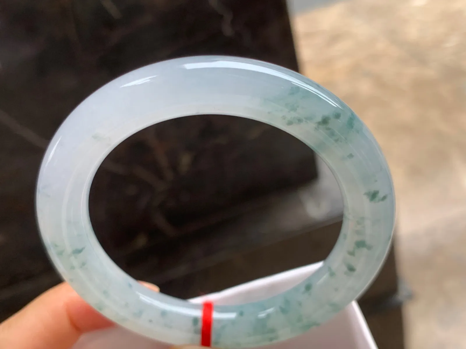 56-10.5mm
冰种飘花圆条手镯 水润冰透 碎花点缀