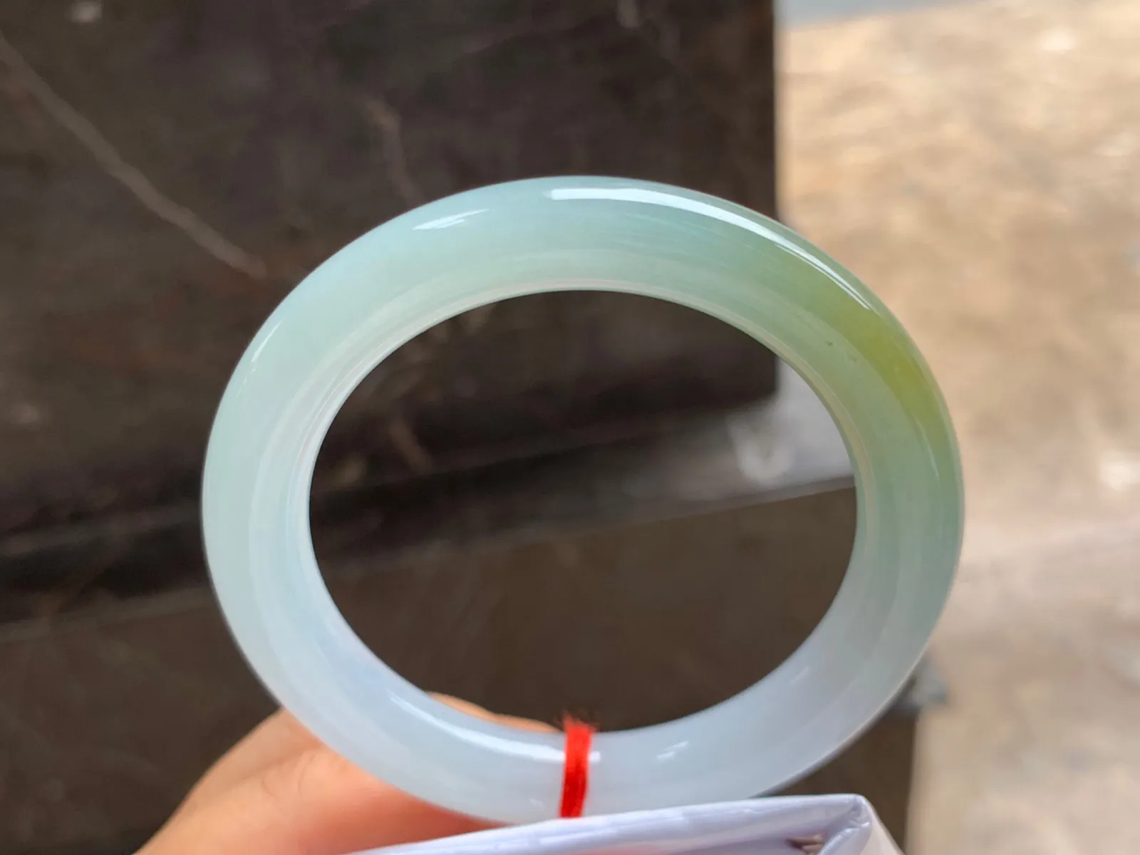 55.5-10mm
黄翡圆条手镯 种好细腻 颜色漂亮